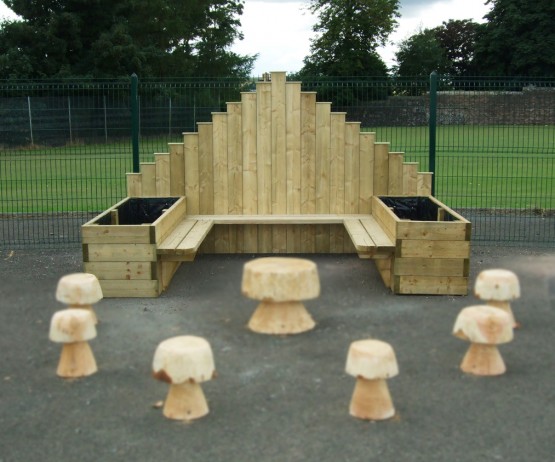 Throne planter for schools