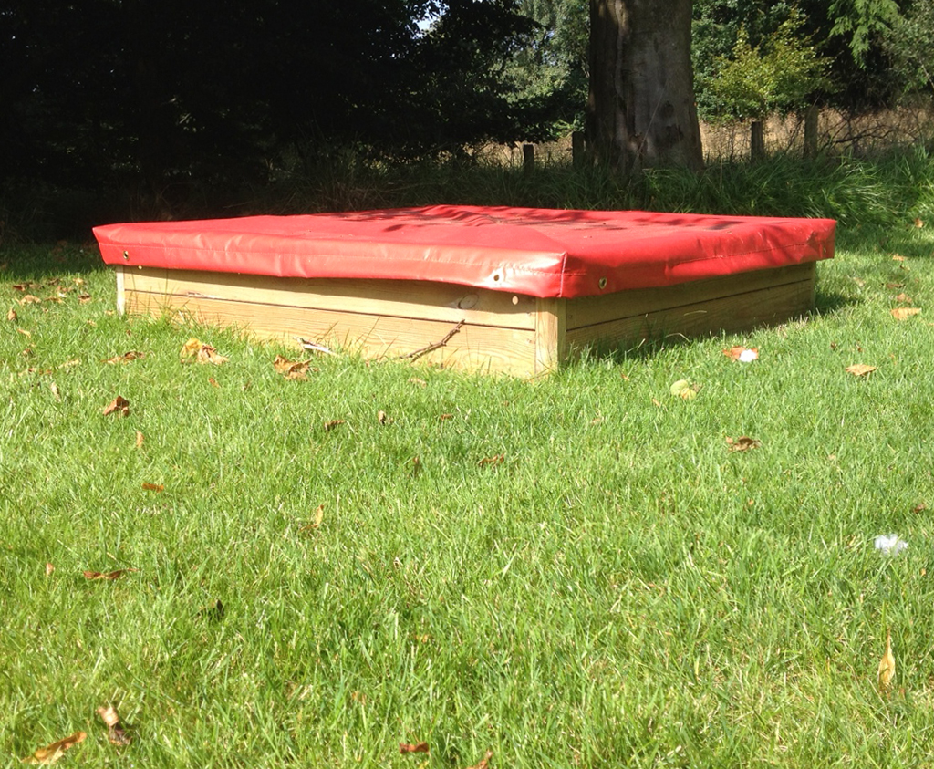 sandpit cover red